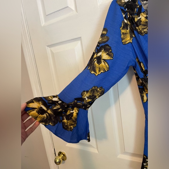 Free People Shorts Romper Women’s Small Blue With Flowers Flowy Arms Waist Tie - Picture 4 of 12